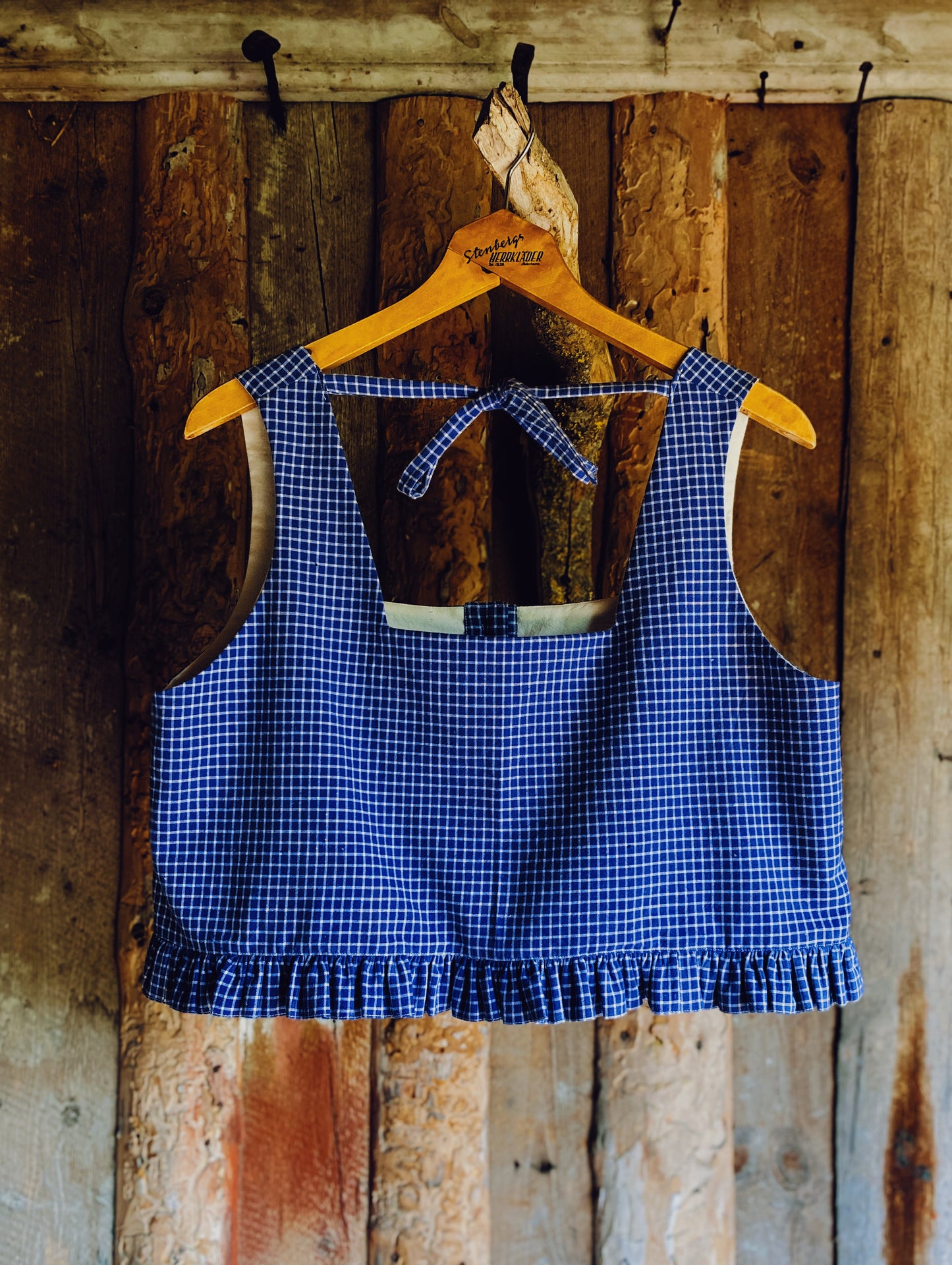 Field top in cornflower blue check