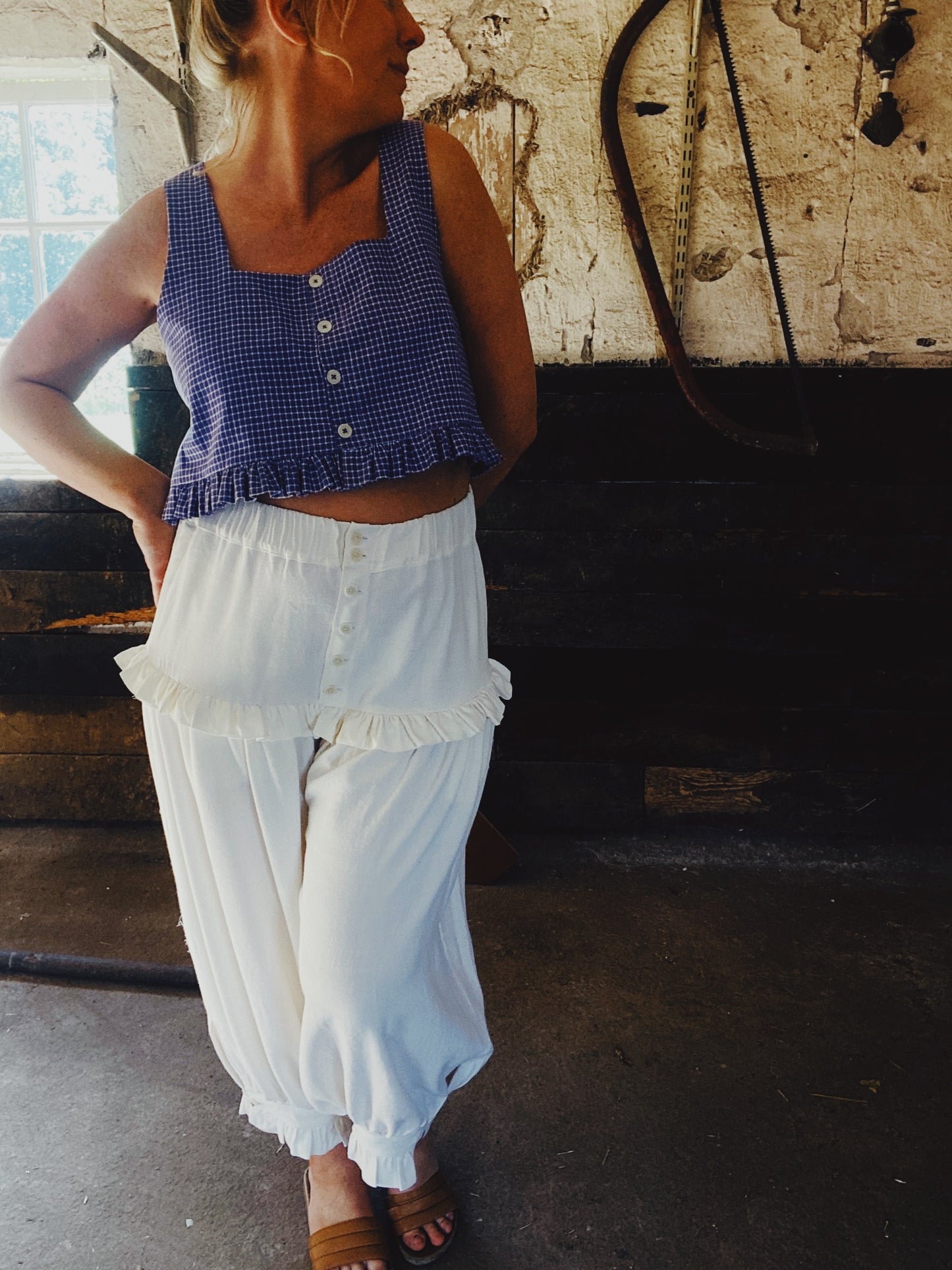 Field top in cornflower blue check