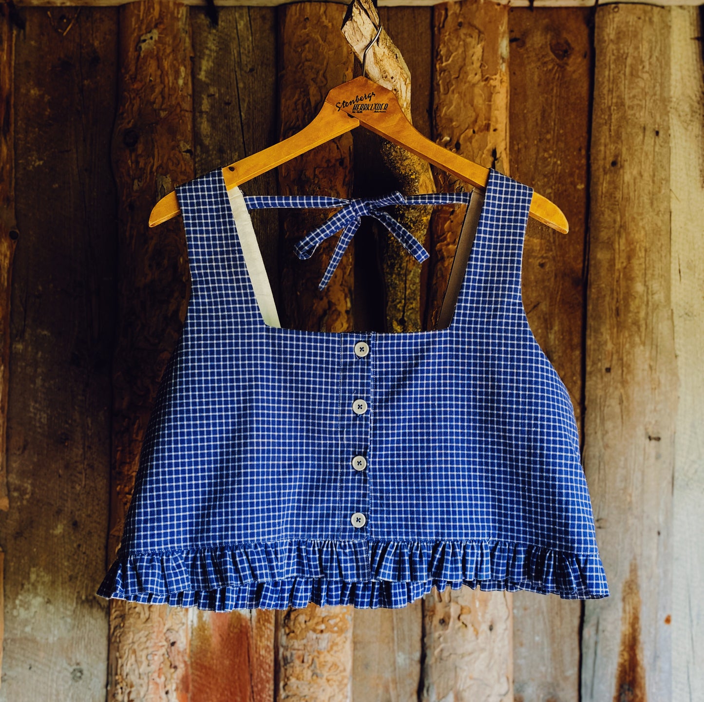 Field top in cornflower blue check