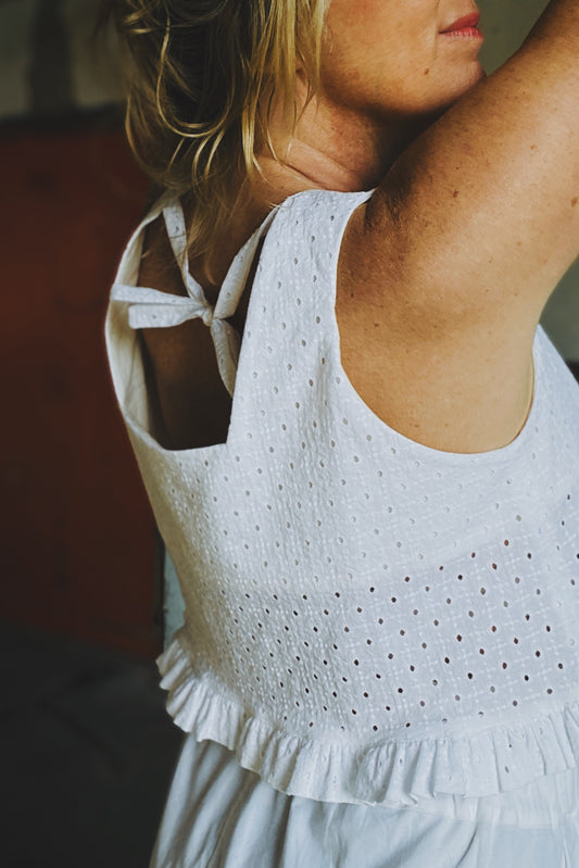 Field top in broderie anglaise