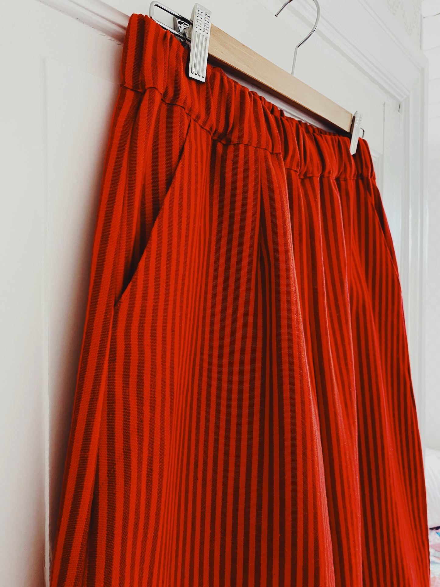 The Agnes pants in red stripe