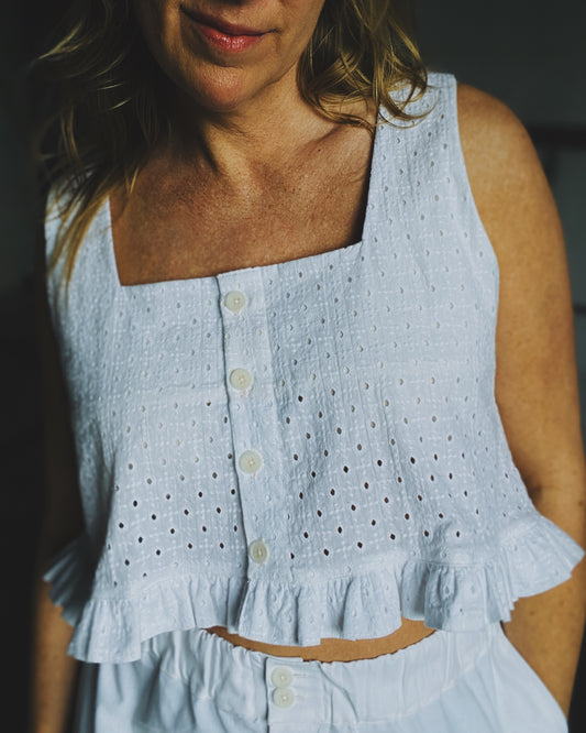 Field top in broderie anglaise
