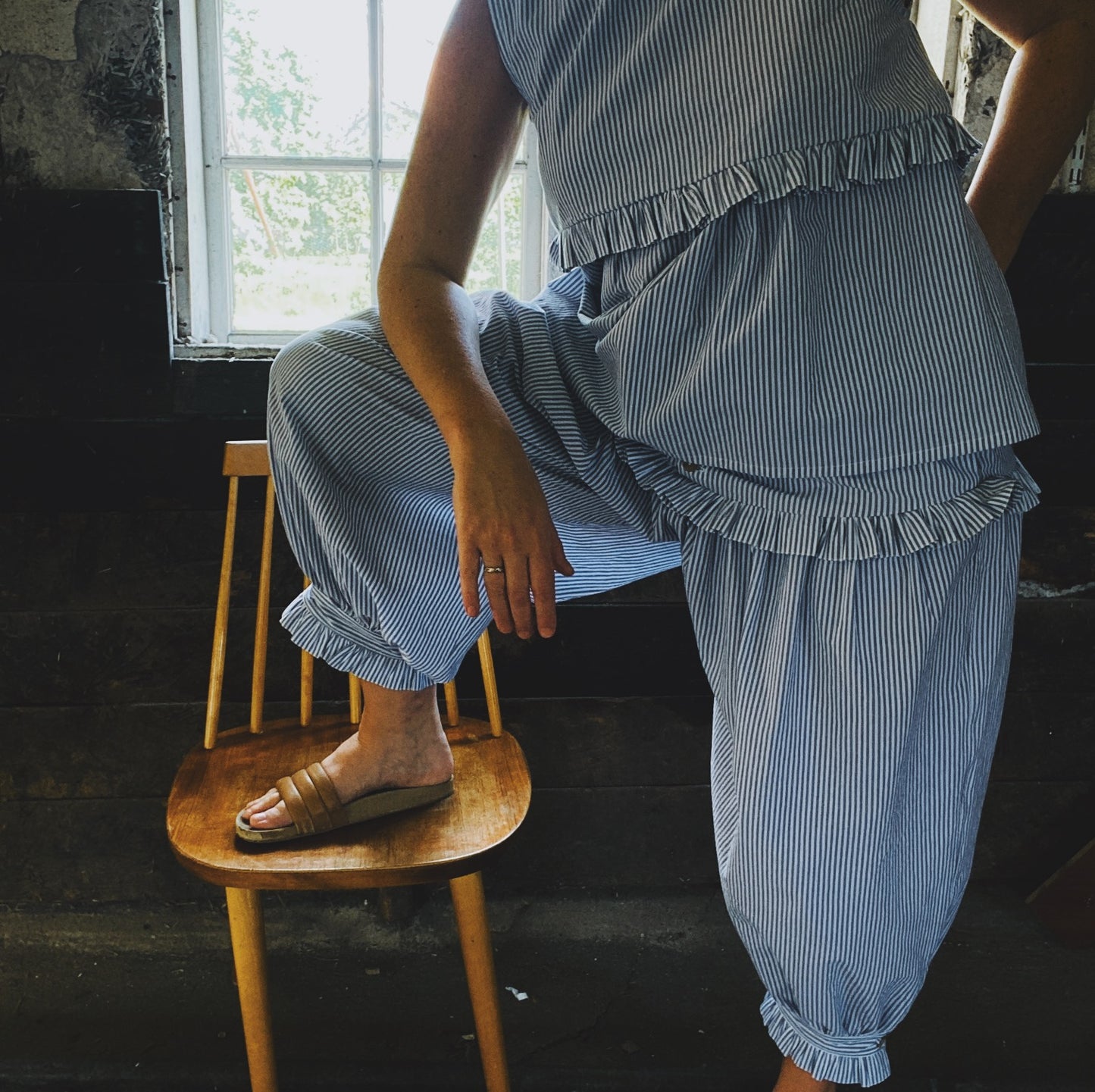 Bloomer top in blue stripe