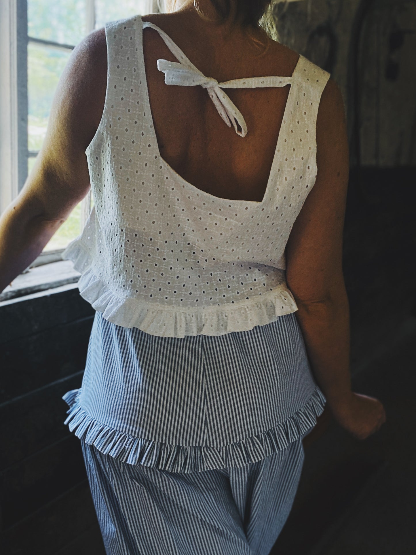 Field top in broderie anglaise