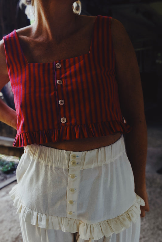 Field top in scarlet stripe