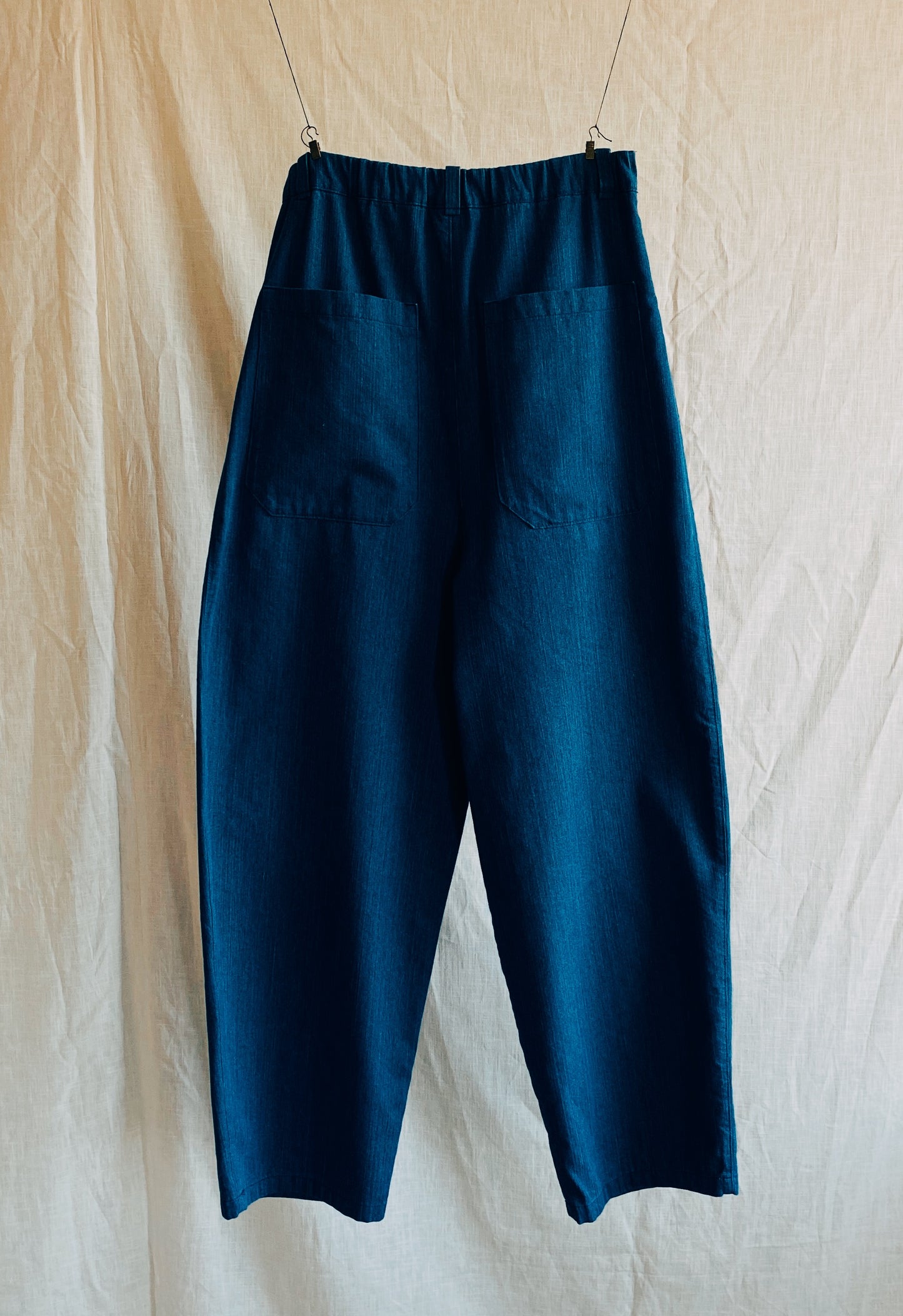 Bir pleated pants in vintage denim