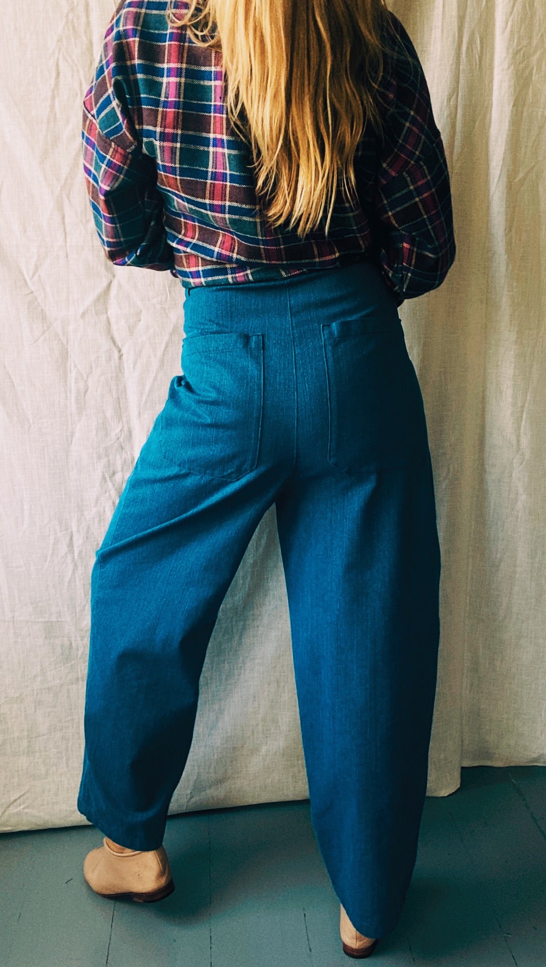 Bir pleated pants in vintage denim