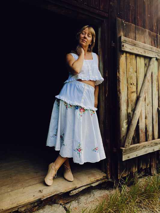 Bloomer skirt in antique white floral cotton