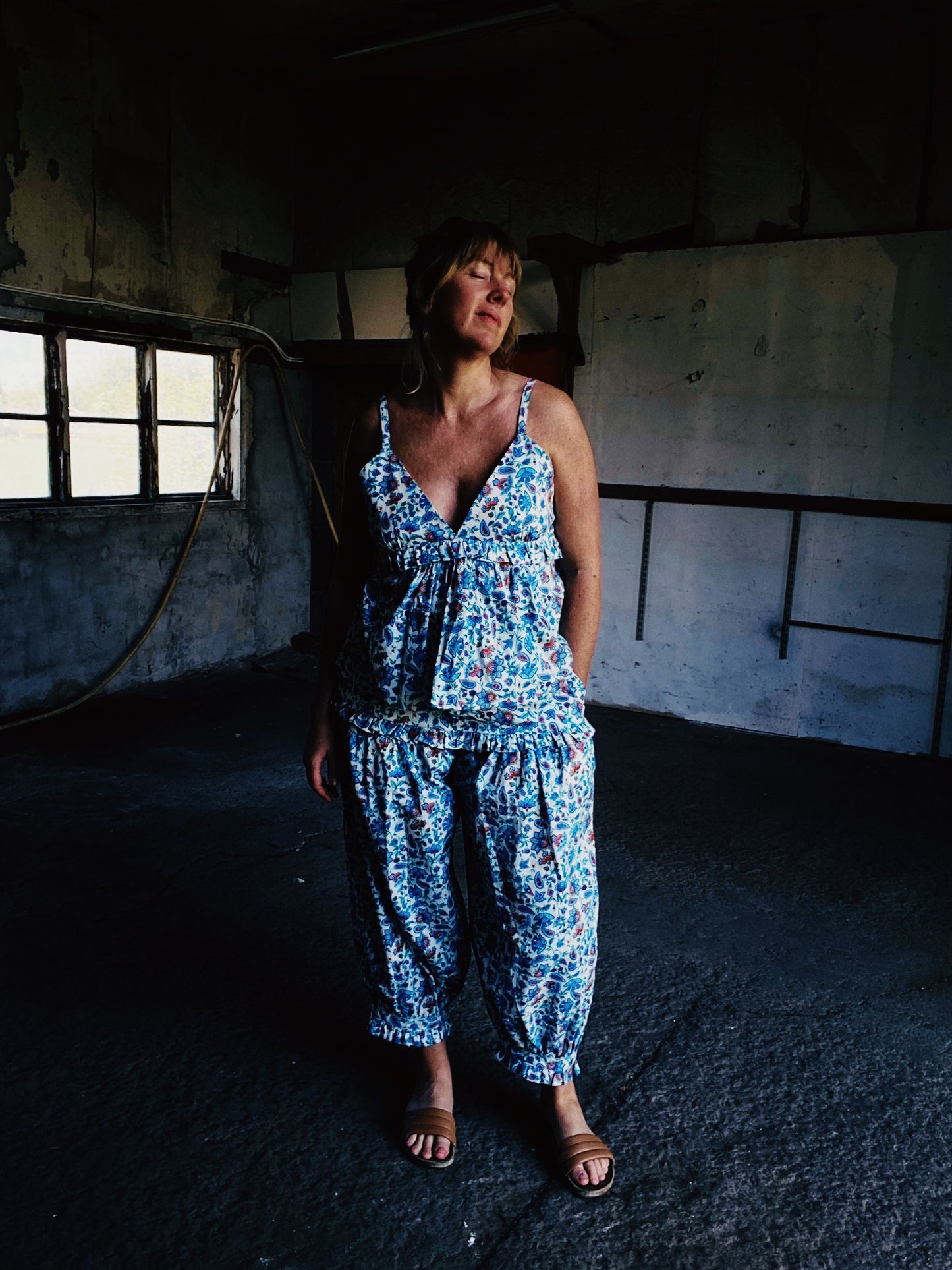 Bloomer pants in blue floral