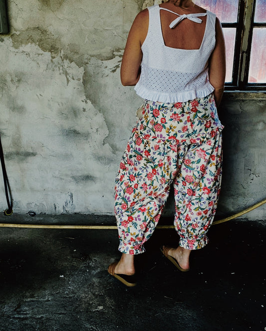 Bloomer pants in pink floral