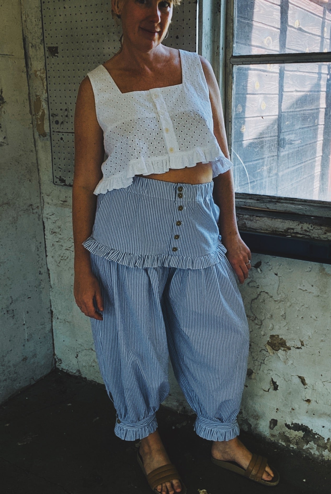Field top in broderie anglaise
