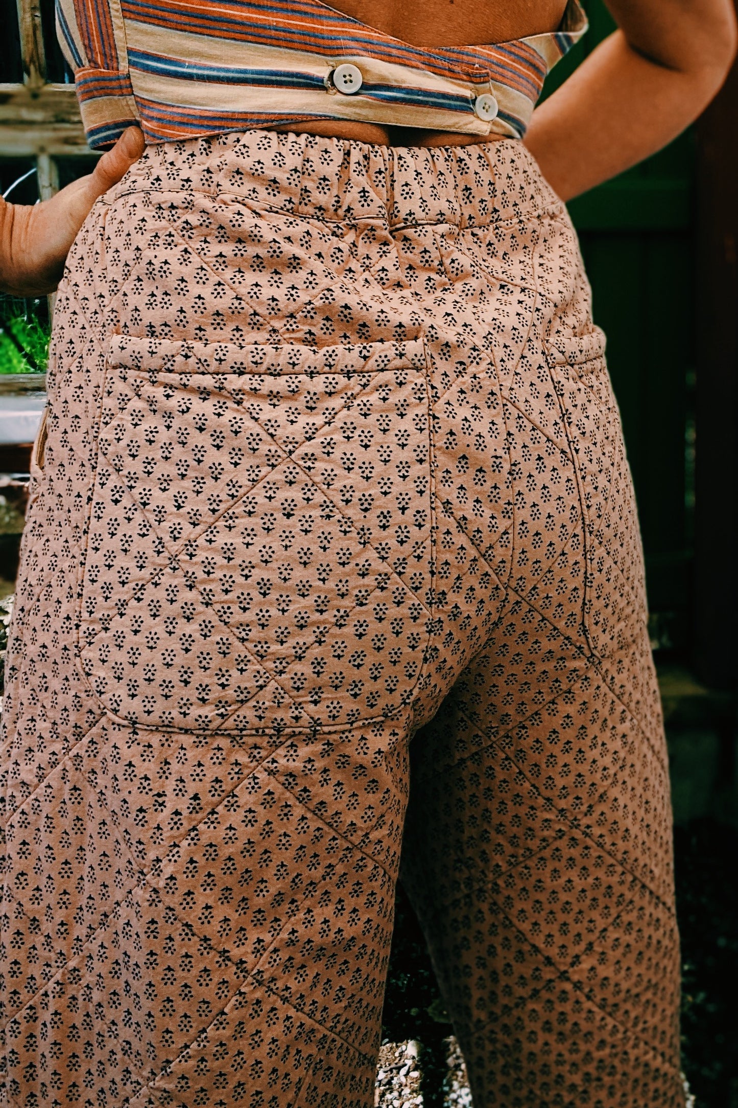 Quilted Agnes pants in apricot ditsy