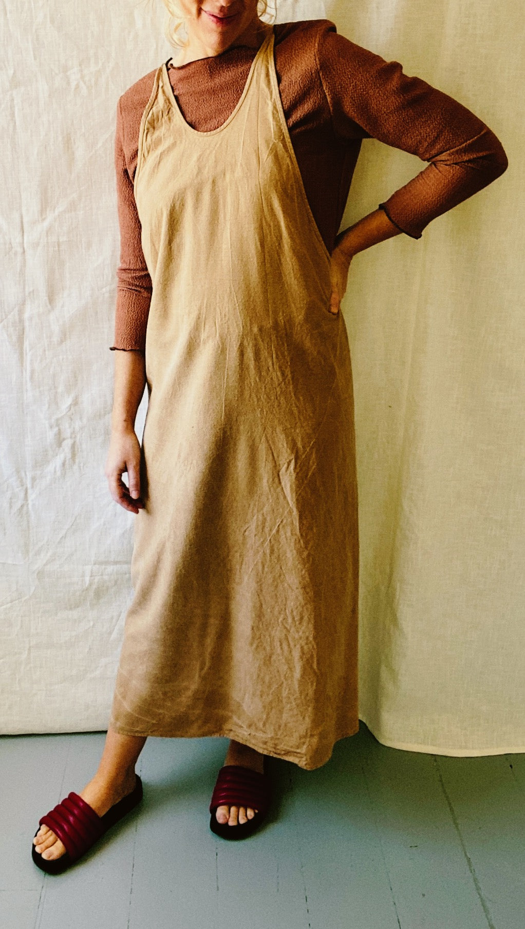 Goya apron dress in plantdyed silk noil