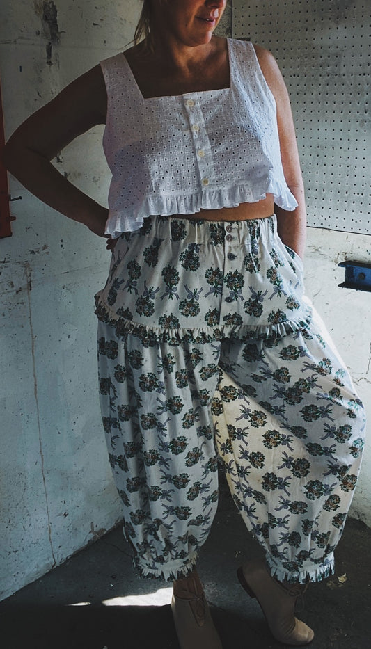 Bloomer pants in bouquet floral