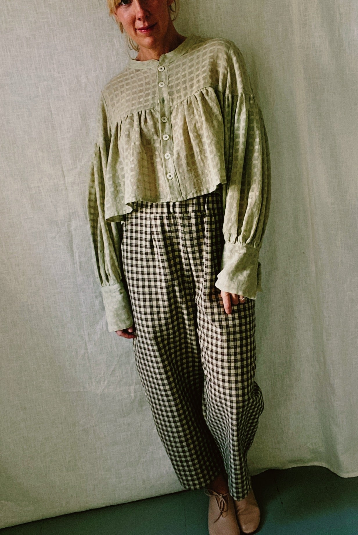 Agnes pants in maroon checkered cotton